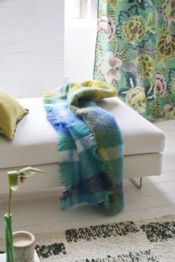 FONTAINE COBALT THROW BLDG0288