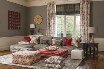 https://az.prshots.de/contents/archives/1979/1012/images/thumb350x287_auto/designers_guild_ss22-william-yeoward-_r2a5314_thumb.jpg