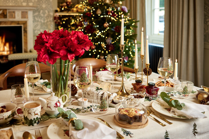 dobbies garden centres-classic noel table-ref2373048