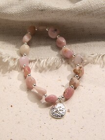 https://az.prshots.de/contents/archives/2507/1209/images/thumb350x287_auto/fatface-pink-mcs-bracelet-14.50-2_thumb.jpg