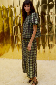 https://az.prshots.de/contents/archives/329/362/images/thumb350x287_auto/oliver_bonas_black-green-checked-jacquard-cropped-wide-leg-trous_76192_thumb.jpg
