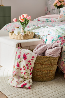 B&M HOME SS26 // SUMMER BEDDING - GARDEN LIFE // NEUTRAL SCALLOP TRAY £8 // TULIPS IN GLASS VASE £8 // FLORAL SUPERSOFT THROW £5 //