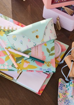 B&M HOME SS26 // MOTHER'S DAY // MUM GLASSES CASE £2 // NOTEBOOK & PEN SET £3 EACH // GARDEN TOOL SET £5 //
