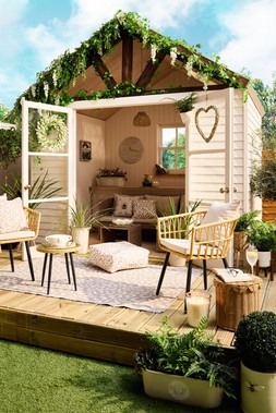 B&M GARDEN SS26 // NATURAL GARDEN // LEAF STEMS £3 // WYSTERIA GARLAND £8 // HAMPSHIRE 3 PIECE BISTRO SET £125 //