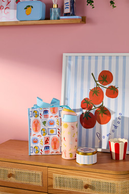 B&M HOME SS26 // ISLE LIFE - LIMITED TIME ONLY // ISLE LIFE LUNCH BAG £2.50 // ISLE LIFE PRINTED STAINLESS STEEL COLOUR BLOCK WATER BOTTLE 700ML £6 // CERAMIC SCALLOP EDGE CANDLE WITH STRIPE PATTERN £3 //