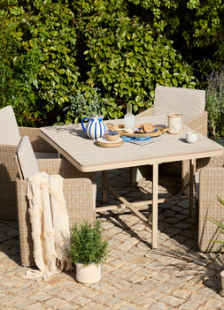 Compact 4 Seat Cube Set £899