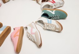Women's trainers