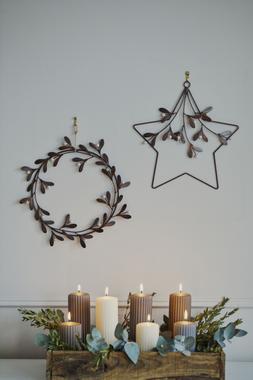 Antique Gold Mistletoe Wreath &pound;29.99