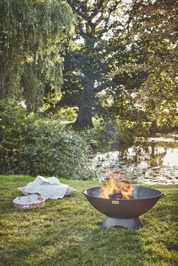 OUTDOOR ARTISAN FIRE PIT IN RUST H31CM W71CM &pound;299.99