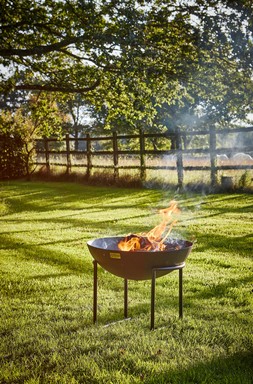 OUTDOOR CAST IRON FIRE PIT ON STAND IN BLACK IRON H45CM W56CM &pound;239.99
