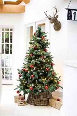 Wicker Tree Skirt Round Natural &pound;34.99