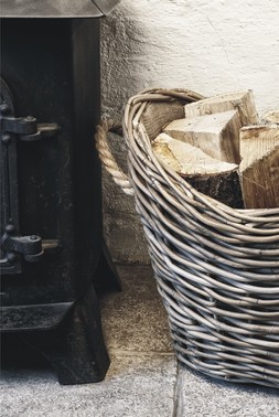 WICKER LOG BASKET OVAL LINED £74.99