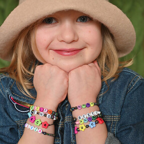 https://az.prshots.de/contents/archives/3746/1580/images/thumb350x287_auto/hobbycraft-hobbycraft-how-to-make-personalised-friendship-bracel_33785_thumb.jpg