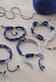 https://az.prshots.de/contents/archives/3746/1580/images/thumb350x287_auto/hobbycraft_hobbycraft-macrame-jewellery-making-workshop-1_thumb.jpg