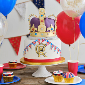 https://az.prshots.de/contents/archives/3746/1580/images/thumb350x287_auto/hobbycraft_how-to-make-a-coronation-cake-project_thumb.jpg