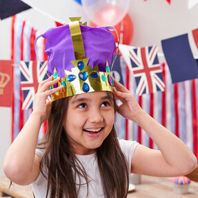 https://az.prshots.de/contents/archives/3746/1580/images/thumb350x287_auto/hobbycraft_how-to-make-a-showstopper-crown_1_2a016_thumb.jpg