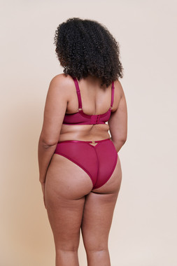 HEARTSTOPPER DEEP PLUNGE BRA £34.00 €51.00 CAD$78.00 AUSD$84.95 & HEARTSTOPPER TANGA BRIEF £16.00 €25.00  CAD$30.00 AUSD$32.95- Available from October