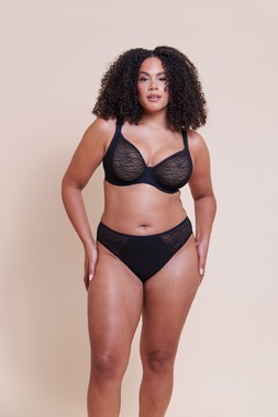 Smoothie Lace Black Bra £38 €60 CAD $87 AUS $91.95, Brazilian £16 €26 CAD $30 AUS $32.95 2