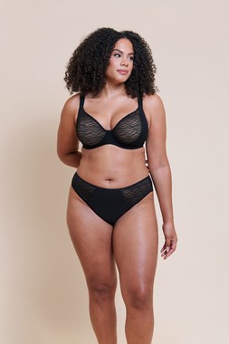 Smoothie Lace Black Bra £38 €60 CAD $87 AUS $91.95, Brazilian £16 €26 CAD $30 AUS $32.95 1