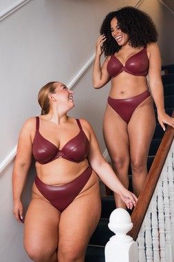 LUSH OXBLOOD FULL PLUNGE BRA £34 €51 & THONG £15 €23