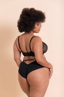 SUSPENSE PLUNGE BRA £39 €59. CA87 AU91.95 & HIGH WAIST BRIEF £21 €32 CA39 AU42.95
