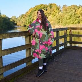 OHS Adults Water Resistant Camo Sherpa Drying Robe - Green/Pink - £30