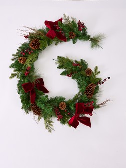 X1N2L The Very Collection Velvet Bow Garland £35