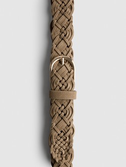 PRIMARK PRESENTS PAU ECHE BELT £7, €8, $11.50, RON40, PLN34, CZK210, HUF3000