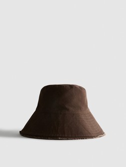 PRIMARK PRESENTS PAU ECHE PE OS BUCKET HAT £6, €7, RON34, PLN30, CZK180, HUF2600