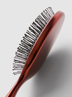 PRIMARK PRO BR DETANGLING BRUSH £4.00, €4.50, 750.00 CZK, 150.00 PLN,22.00 RON