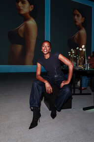 https://az.prshots.de/contents/archives/98/201/images/thumb350x287_auto/marks-spencer_0354.ms_body_event_lightroom_jamesdkelly.l1683559_thumb.jpg
