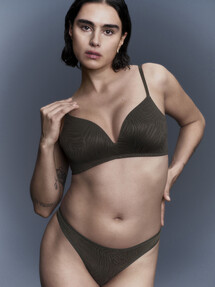 https://az.prshots.de/contents/archives/98/201/images/thumb350x287_auto/marks-spencer_body-bra-gbp22-thong-gbp14_thumb.jpg
