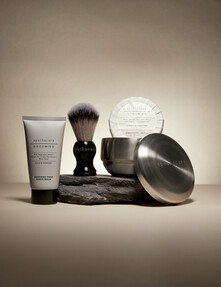 https://az.prshots.de/contents/archives/98/201/images/thumb350x287_auto/marks_amp_spencer_grooming-gift-set-shot_thumb.jpg