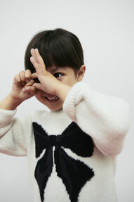 https://az.prshots.de/contents/archives/98/201/images/thumb350x287_auto/marks_amp_spencer_ms-bow-jumper-2-8-yrs-18_thumb.jpg